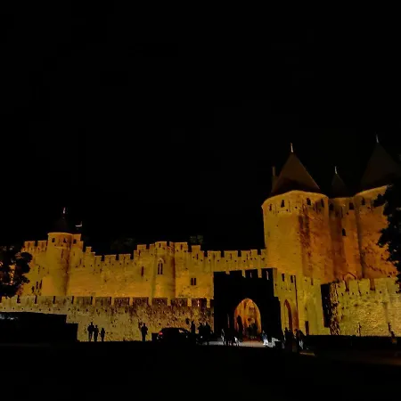 Ancienne Caserne Du Chateau Feriehus *
